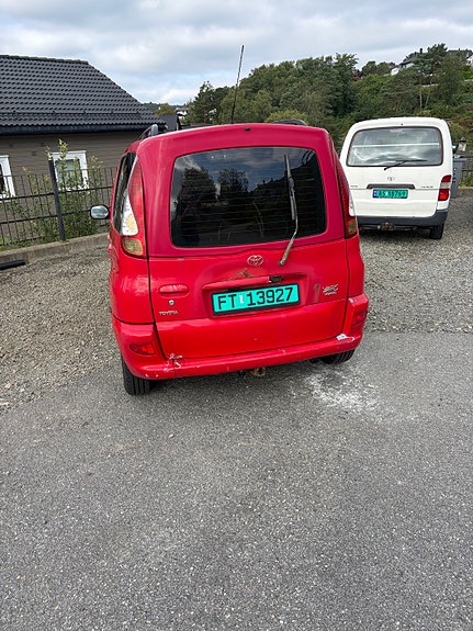 Toyota Yaris Verso 4 of 5