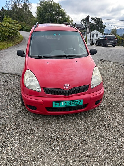 Toyota Yaris Verso 5 of 5