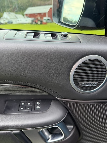 Land Rover Discovery 8 of 14