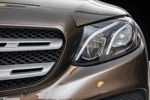 Mercedes-Benz E220 d 3 of 27