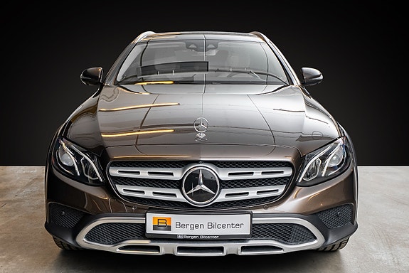 Mercedes-Benz E220 d 2 of 27