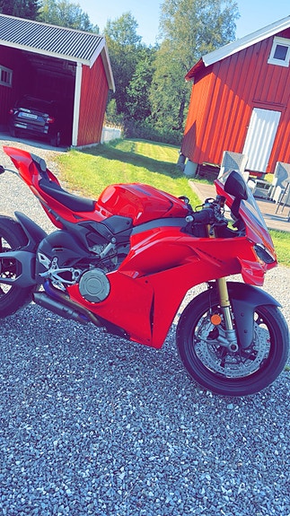 Ducati Panigale V4 S 7 of 12