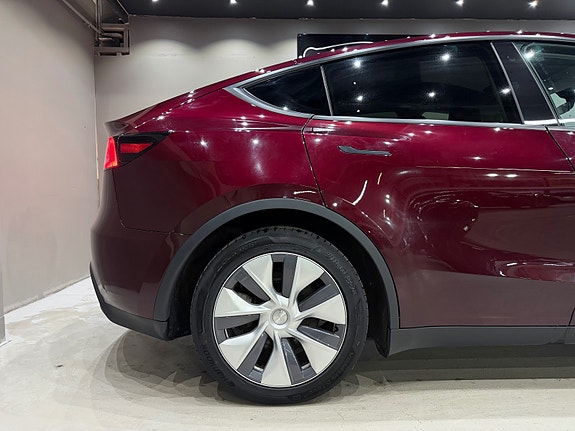 Tesla Model Y 13 of 30