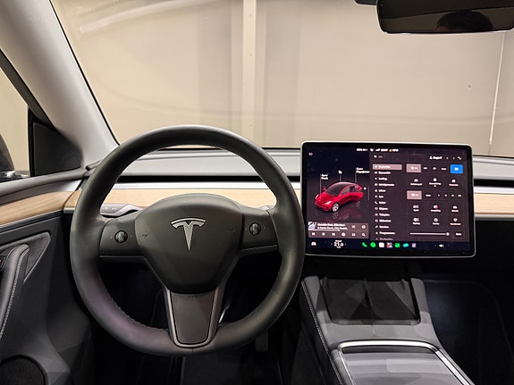 Tesla Model Y 22 of 30