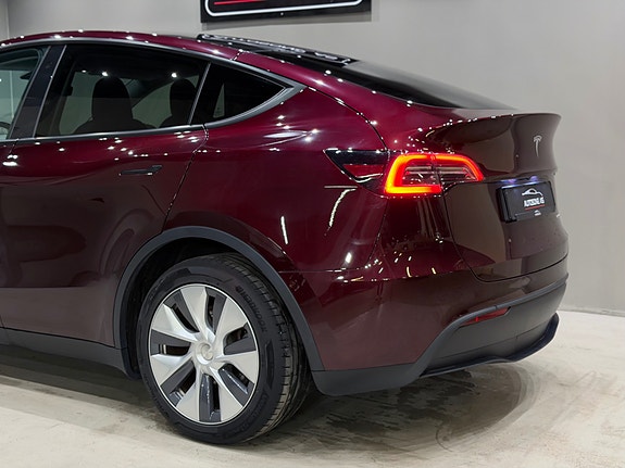 Tesla Model Y 8 of 30