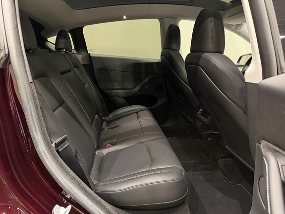 Tesla Model Y 19 of 30