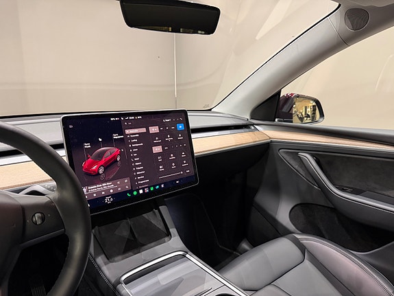 Tesla Model Y 29 of 30