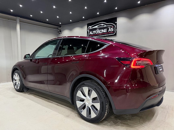 Tesla Model Y 7 of 30