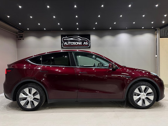 Tesla Model Y 5 of 30