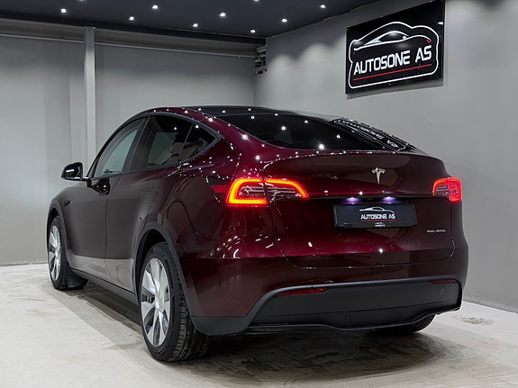 Tesla Model Y 10 of 30