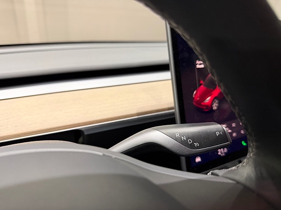 Tesla Model Y 27 of 30