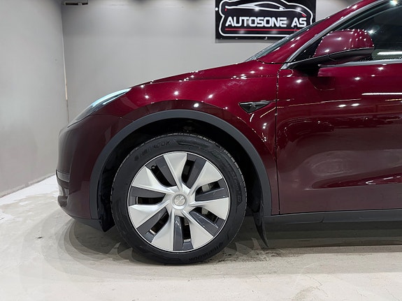 Tesla Model Y 12 of 30