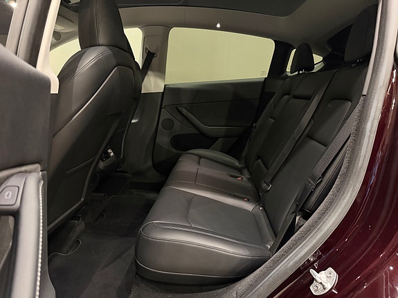 Tesla Model Y 20 of 30
