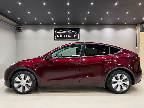Tesla Model Y 6 of 30