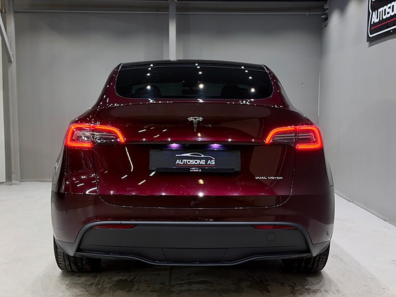 Tesla Model Y 11 of 30