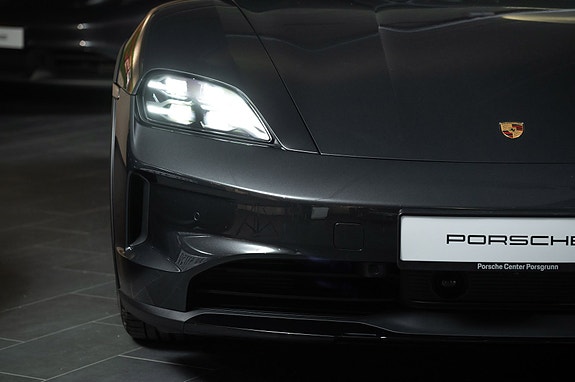 Porsche Taycan Cross Turismo 3 of 30