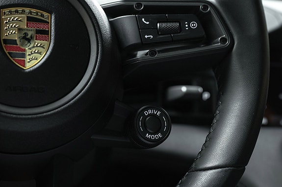 Porsche Taycan Cross Turismo 11 of 30