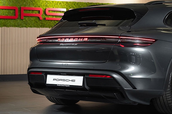 Porsche Taycan Cross Turismo 6 of 30