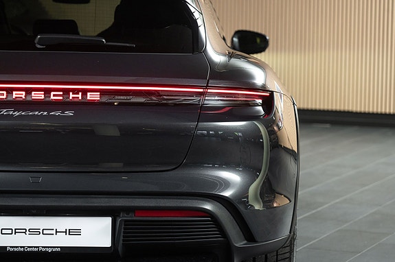 Porsche Taycan Cross Turismo 4 of 30