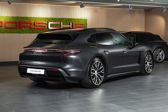 Porsche Taycan Cross Turismo 7 of 30