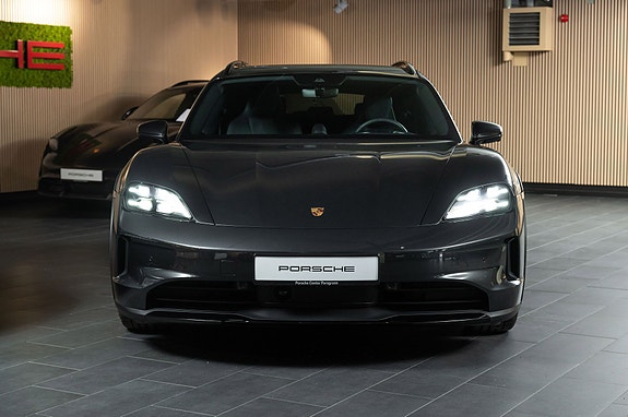 Porsche Taycan Cross Turismo 2 of 30