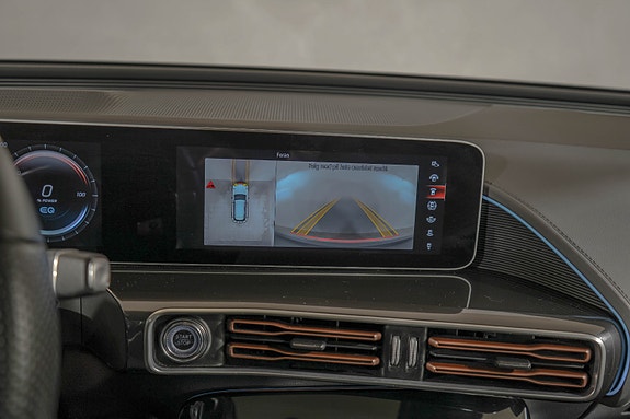 Mercedes-Benz EQC400 24 of 27