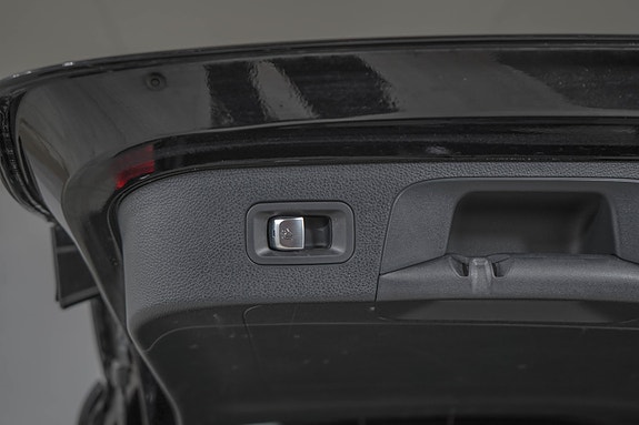 Mercedes-Benz EQC400 9 of 27