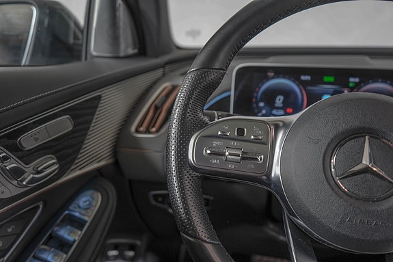 Mercedes-Benz EQC400 21 of 27