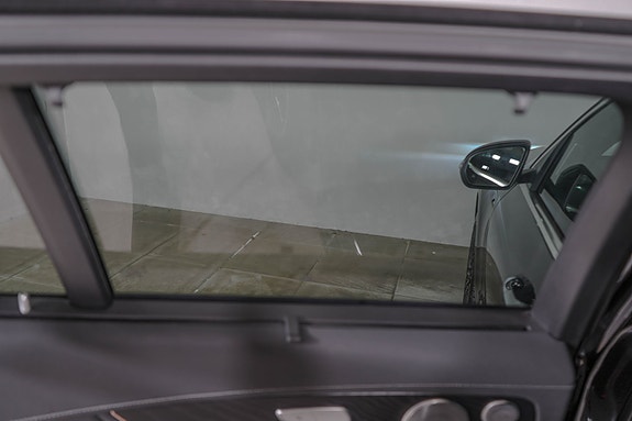 Mercedes-Benz EQC400 13 of 27