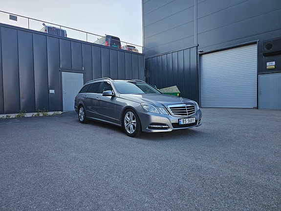 Mercedes-Benz E220 d 2 of 26