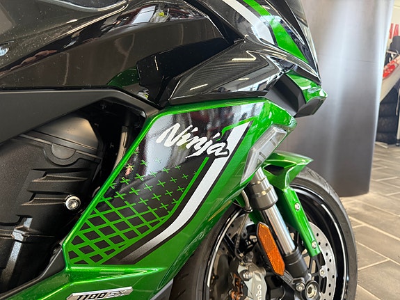 Kawasaki Ninja 1100SX SE 10 of 14