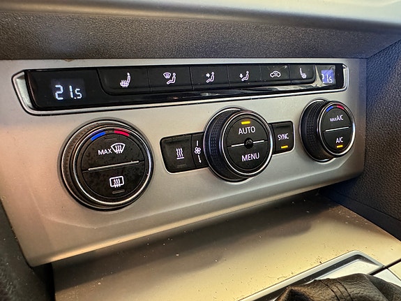 Volkswagen Passat 25 of 30