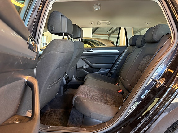 Volkswagen Passat 12 of 30