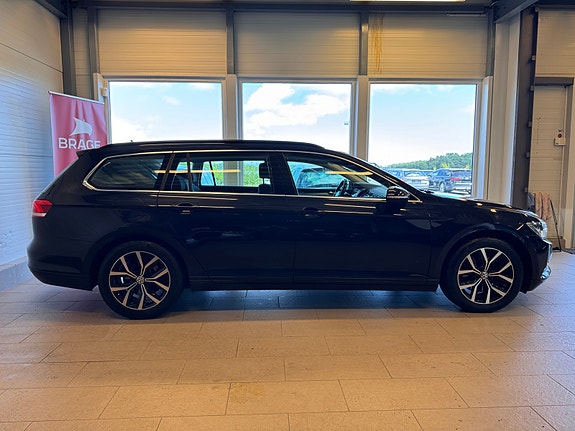 Volkswagen Passat 4 of 30