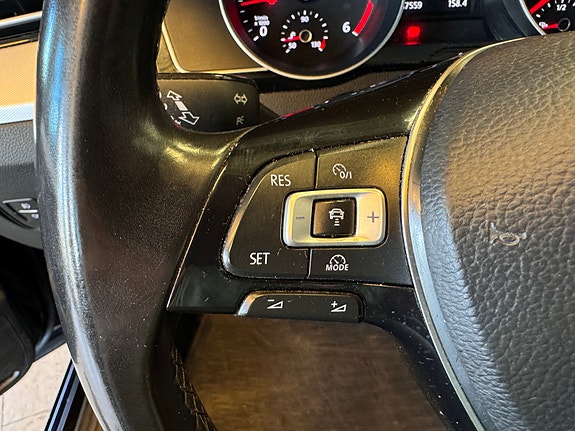 Volkswagen Passat 16 of 30