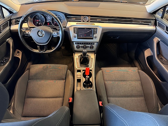 Volkswagen Passat 20 of 30
