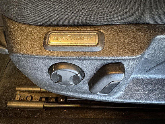 Volkswagen Passat 10 of 30