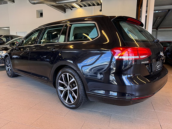 Volkswagen Passat 5 of 30