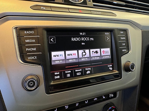 Volkswagen Passat 23 of 30