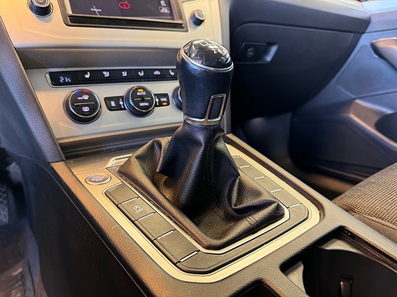 Volkswagen Passat 26 of 30