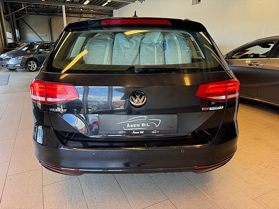 Volkswagen Passat 6 of 30
