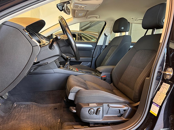 Volkswagen Passat 11 of 30
