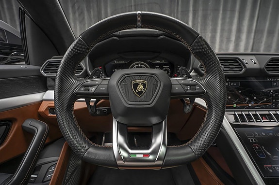 Lamborghini Urus 30 of 30