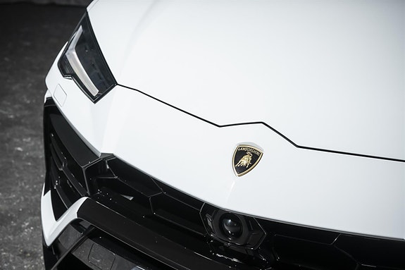 Lamborghini Urus 16 of 30