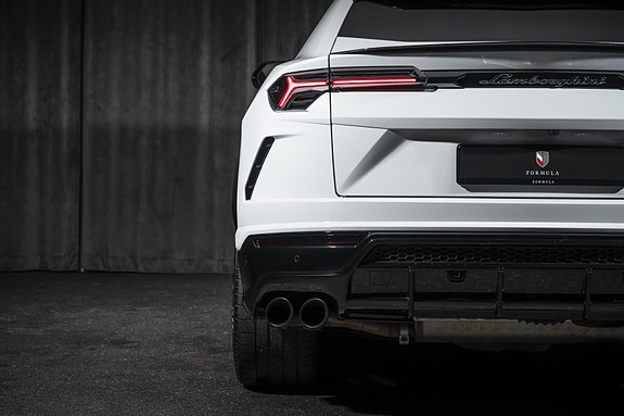 Lamborghini Urus 8 of 30
