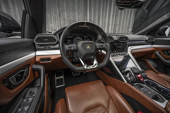 Lamborghini Urus 22 of 30