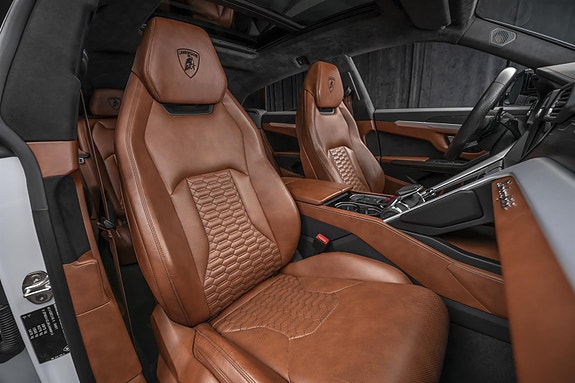 Lamborghini Urus 23 of 30