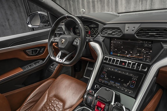 Lamborghini Urus 29 of 30