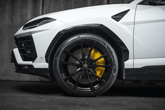 Lamborghini Urus 19 of 30