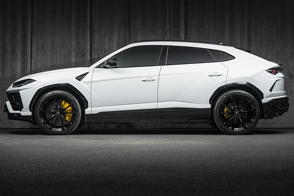 Lamborghini Urus 2 of 30